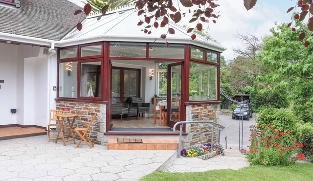 LAKE VIEW, pet friendly, country holiday cottage in Falmouth