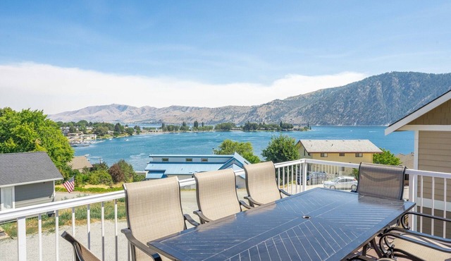 Lake View Pool Retreat + Hot Tub, Game Room, Views
