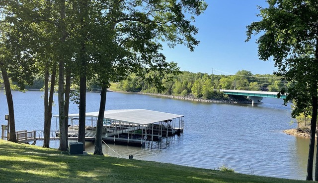 Lake View Prime Location, Community Dock w swim ladders, covered boat slip,