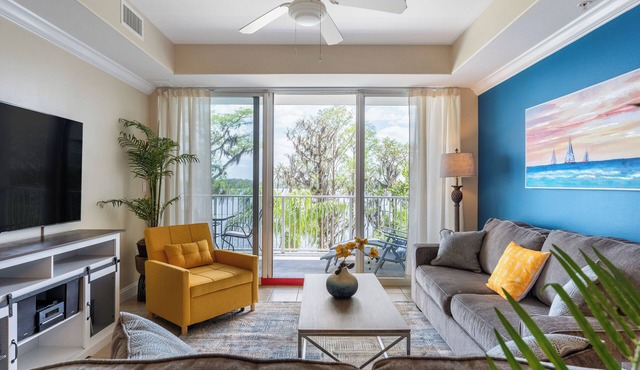 Lake View Resort, 2 BR, 2 bath, sleeps 8, 2 MI to Disney with pool, balcony, gym