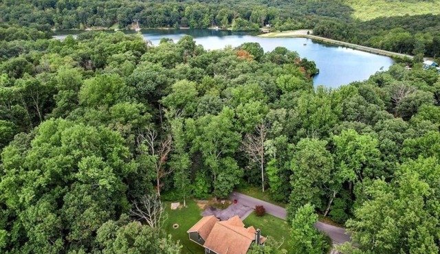 Lake View Retreat - Cottage Near a Peaceful Lake!