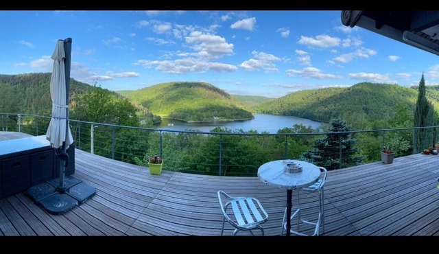Lake view room with jacuzzi
