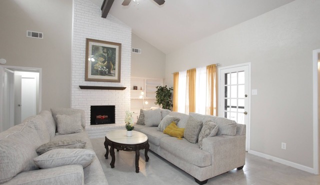 Lake view, Spacious 5 bedrooms, big lot, sleep 18