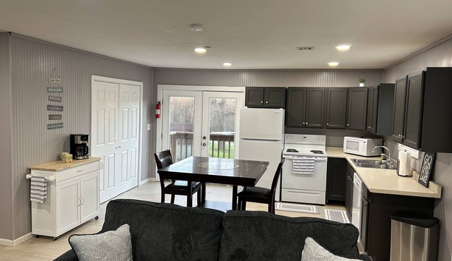 Lake view Stockton cabin. Close to water.