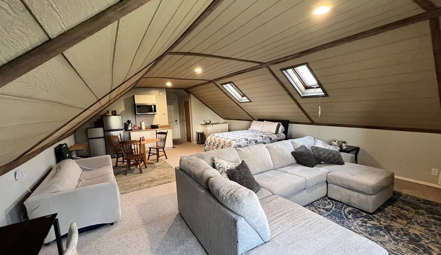 Lake View Studio Apartment Above Garage