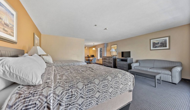 Lake View Suite Put in Bay - Sleeps 6 People