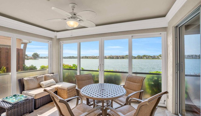Lake View Villa with a 1 Car Garage, 2 Bedrooms in Lakeside of Naples, Fl