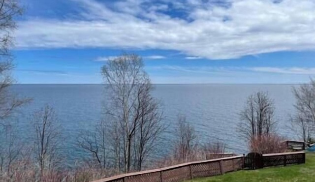 Lake Views + Access I Pool I Sauna I Game Room I Nord Haven