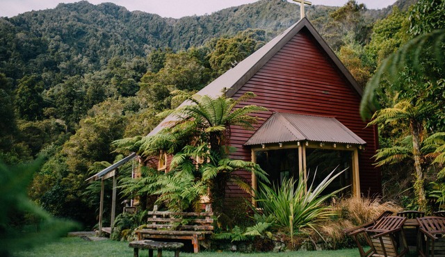 Lake views and bushwalks Real serenity
