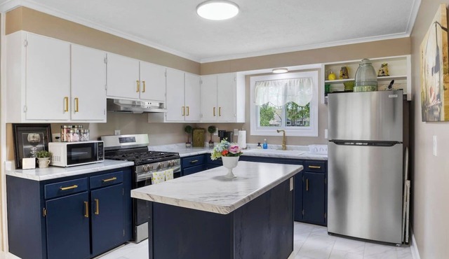 Lake Views | Cayuga Wine Trail | Hot Tub | FLX