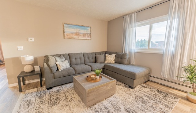 Lake Views, Cozy 2-bedroom condo newly remodeled, downtown Escanaba