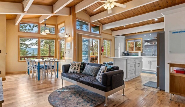 Lake Views Dog Friendly Cabin w/Hot Tub!