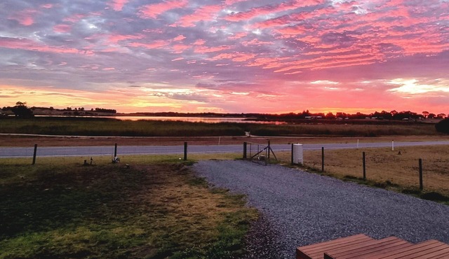 Lake views | Fire pit | PS4 | Netflix | Kids toys | Ducted A/C