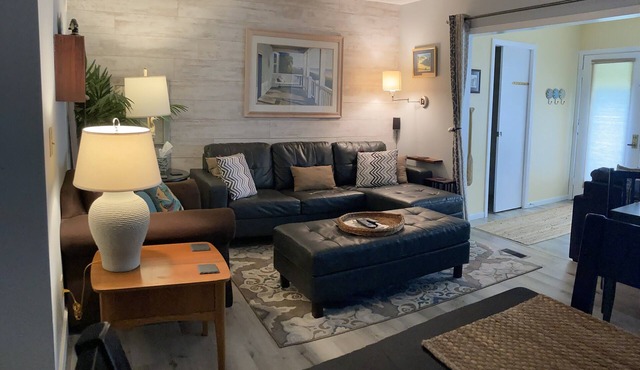 Lake views from patio! Walk to Jet Express/Docks Beach House/Downtown 1st Floor!