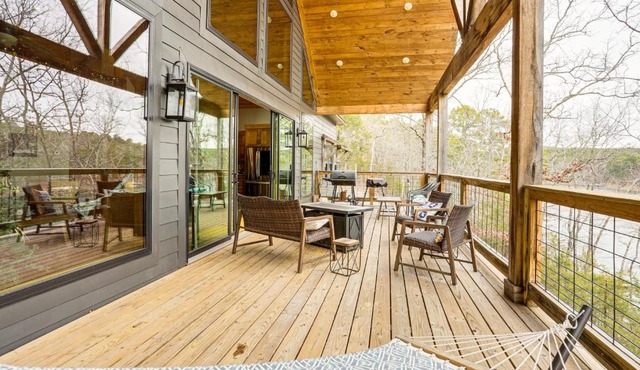 Lake Views & Golf Access at Secluded Drasco Lodge