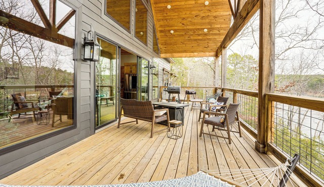Lake Views & Golf Access at Secluded Drasco Lodge