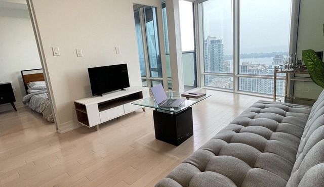 Lake Views High Floor 1 Bed + 2 Bath + Den