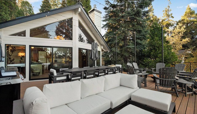 Lake views, hot tub, fire pit & fireplace, EV charger, bbq, shuffleboard, & more