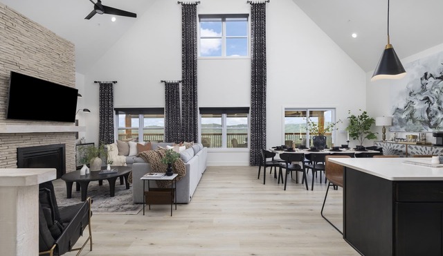 Lake Views, Hot tub, comm pool, pet friendly!