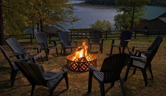Lake Views, Hot Tub, Games, Spacious Home for all