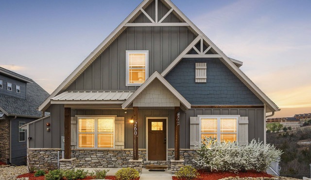 Lake Views, Indoor/Outdoor Pool, Hot Tub, GameRoom