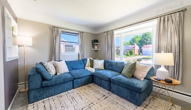 Lake Views | King Bed | Fenced