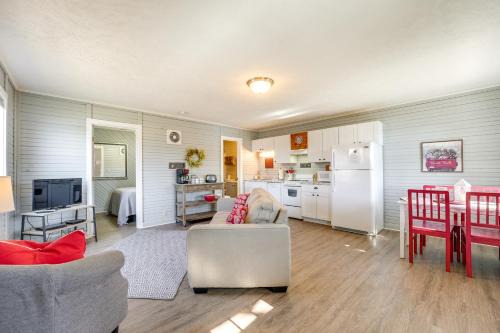Lake Views & On-Site Hiking: Cape Fair Cottage