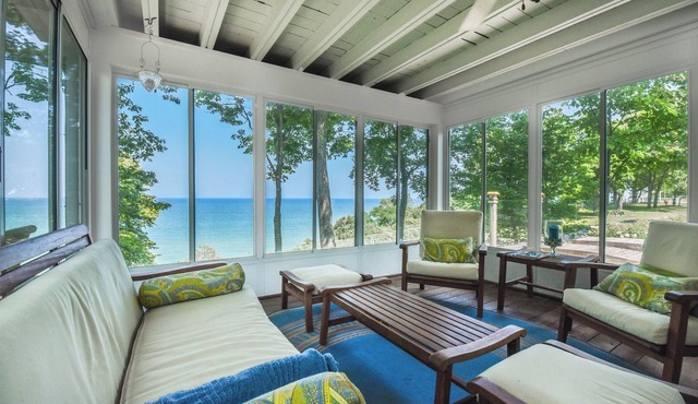 Lake Views, Pool & Hot Tub! Steps To Beach!