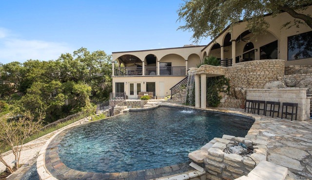 Lake Views + Pool & Waterfall - Lake Travis Vista!
