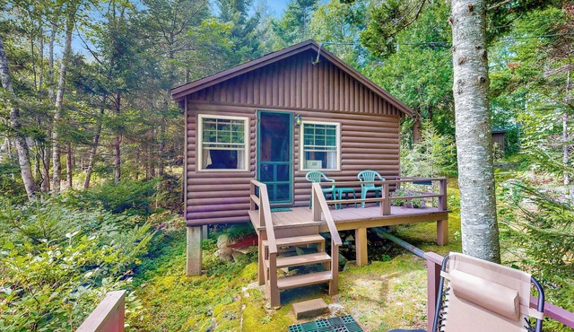 Lake Views! Small Group Getaway in Northport