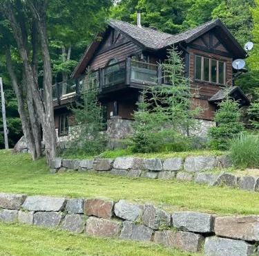 Lake views, spa, king bed, Golf Club amenities