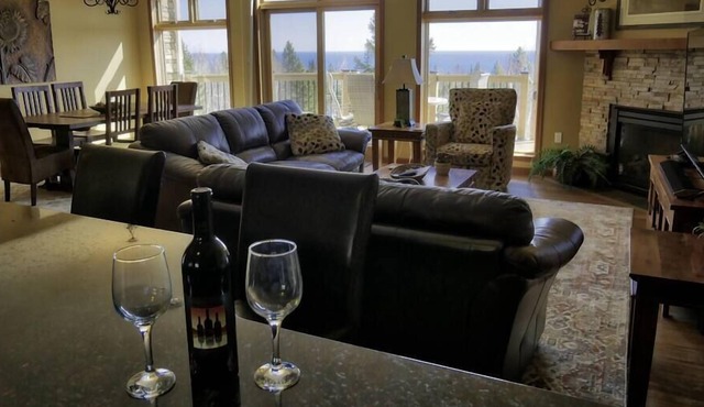 Lake Views Throughout, Come for Waterfall Season!