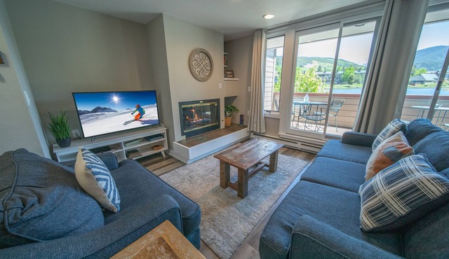 Lake Views, Upscale Condo with Pool/Hot Tub