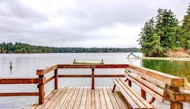 Lake Views w/Hot Tub+Pet Friendly