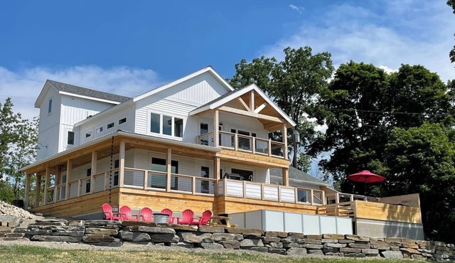 Lake Views w/Pool, Hot Tub, & Fast Wi-Fi