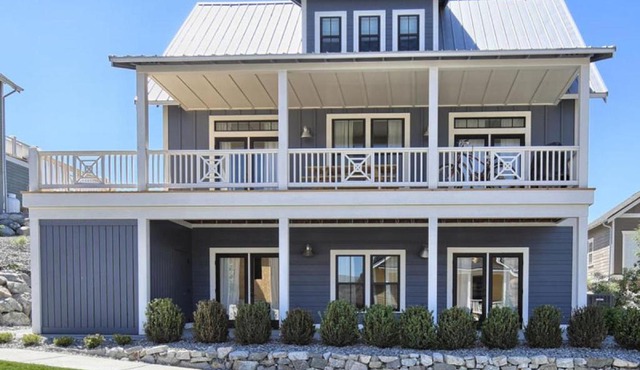 Lake & Vine Villa #15