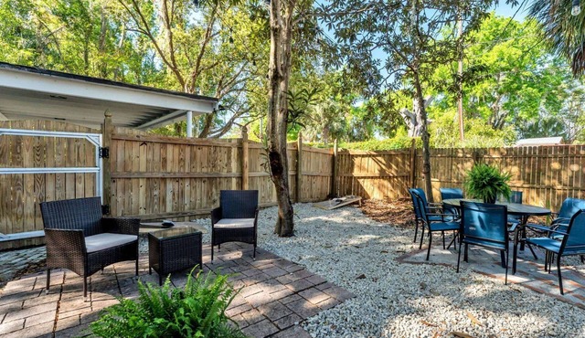 Lake Wales Lakefront Escape with Game Room |Firepit |Grill |Bikes |Near Legoland, Disney & Fishing