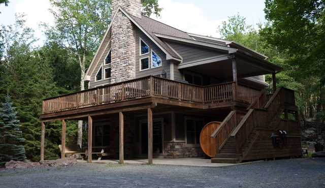 Lake Walk Lodge : Sonos, Sauna, Shuffle Board, Hot Tub, Game Rm, EV charge, 6+ B