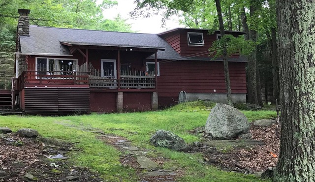 Lake Wallenpaupack Boulder Point Lakefront Cabin with Private Boat Dock
