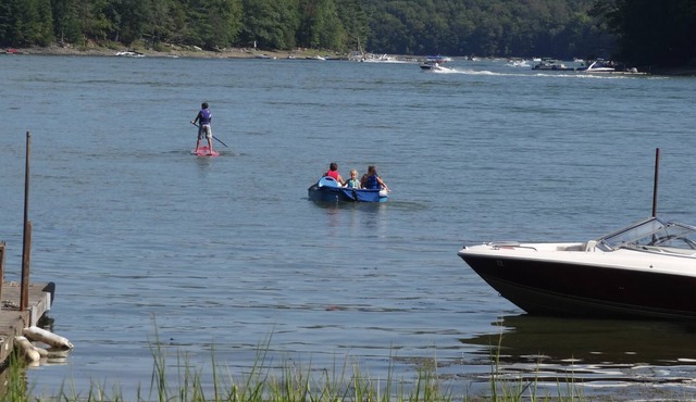Lake Wallenpaupack Cabin w/Beautiful Sunroom - Minutes from Lake!