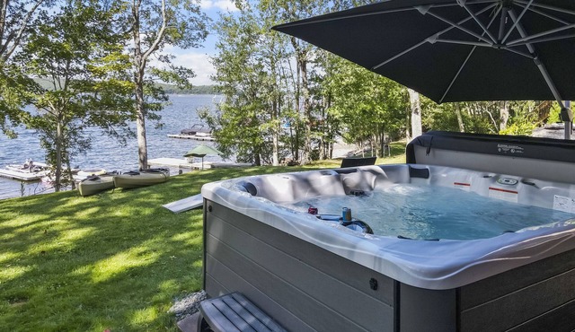 Lake Wallenpaupack Lakefront - 3 bed 2 bath Stunning Views with Hot Tub