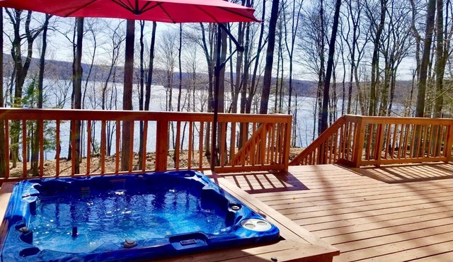 Lake Wallenpaupack water front, hot tub, boat dock, kayaks, pontoon boat, swings
