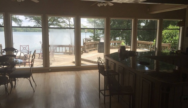 Lake Washington Fishing Lodge 4 Bedroom 5 Bathrooms!!
