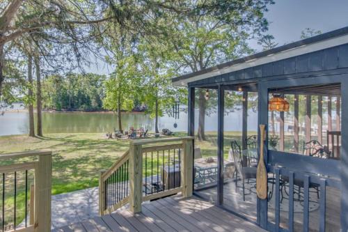 Lake Wateree Retreat Dock and Screened Porch!