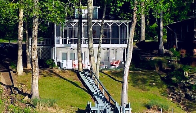 Lake Waterfront, Dock, Pet Friendly, Concrete Loop Driveway, Kayaks,No Wake Zone