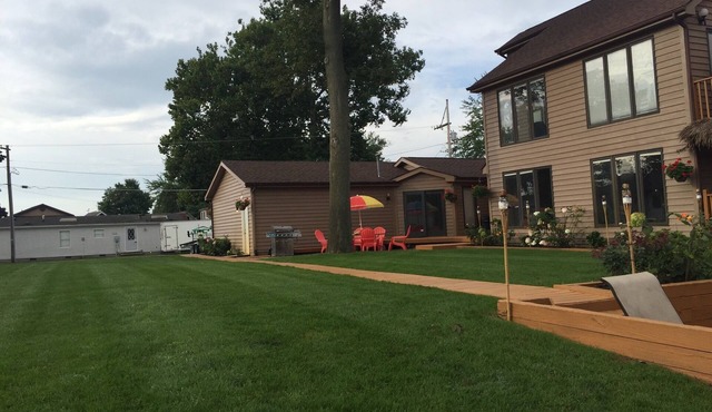 Lake Wawasee 2 Bedroom Premier Condo on Channel with 1 Boat Slip, Sleeps 6,