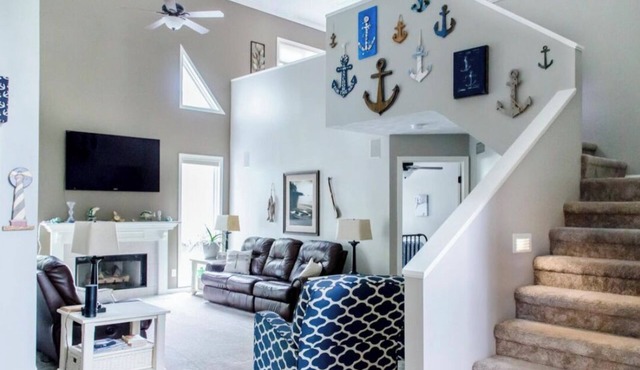 Lake Wawasee Channel front Home away from Home!