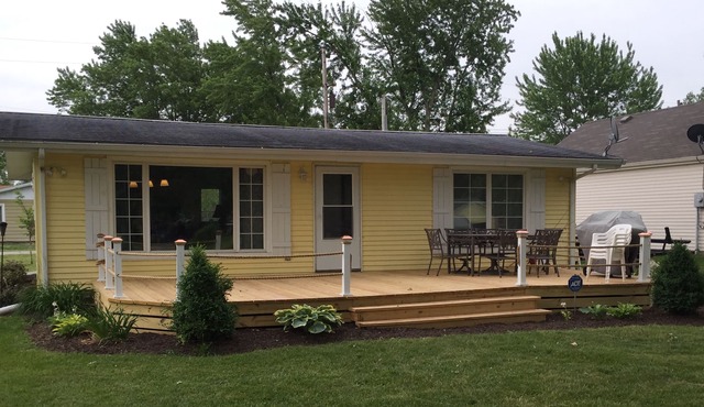 Lake Wawasee channel front cottage, limited in season avail NOW family friendly