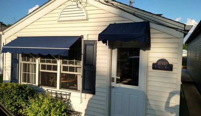 Lake Wawasee- Morrison Island. Updated 2 Bed, 1Bath Cute Cottage on the water