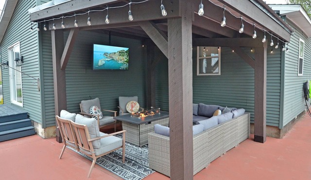 Lake Wawasee, Outdoor TV, Surround Sound & Bikes